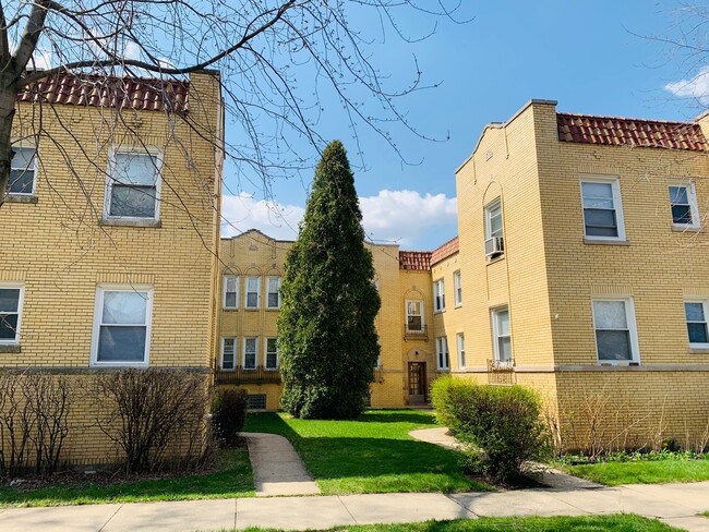 Building Photo - 5802 N Mason Ave