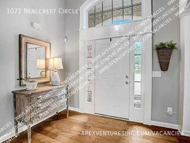 Building Photo - 1071 Nealcrest Cir