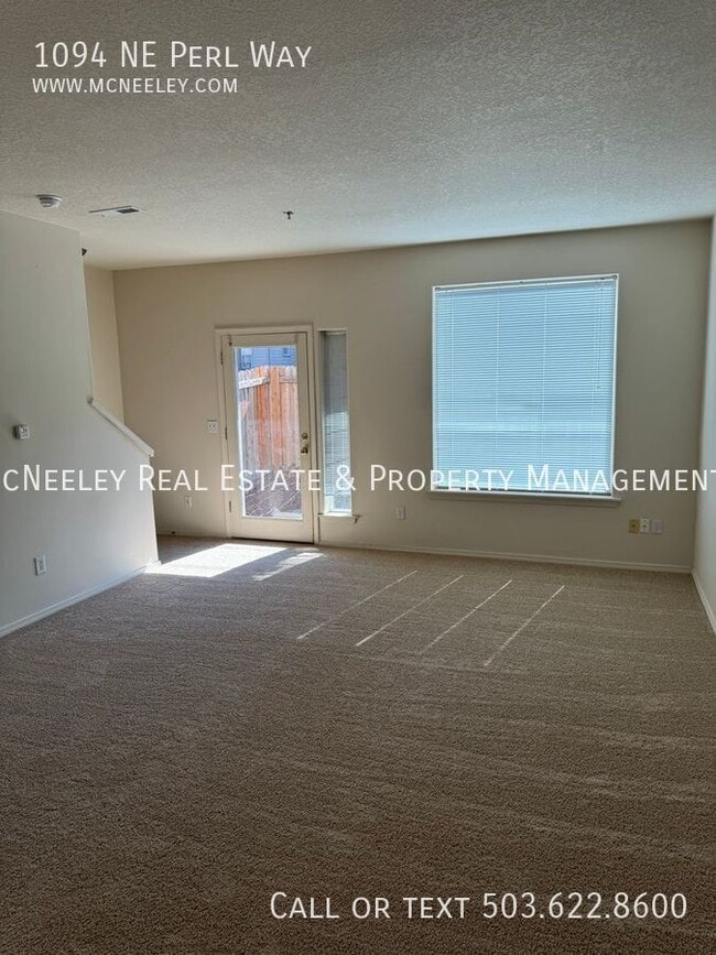 Foto del edificio - 1094 NE Perl Way