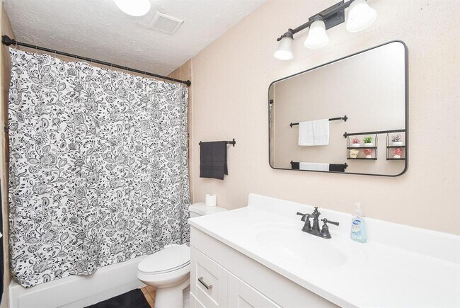 Foto del edificio - 5331 Windsong Trail