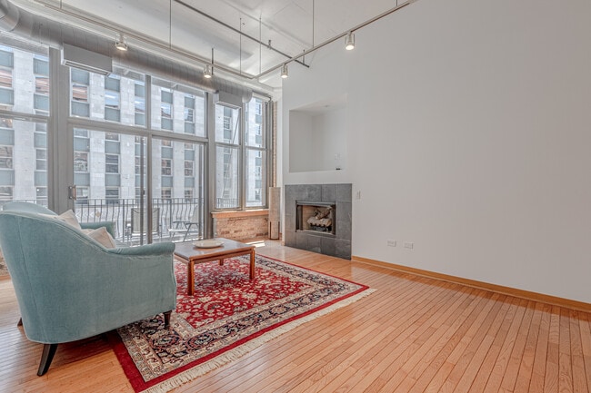 Photo - 333 W Hubbard St Apartment