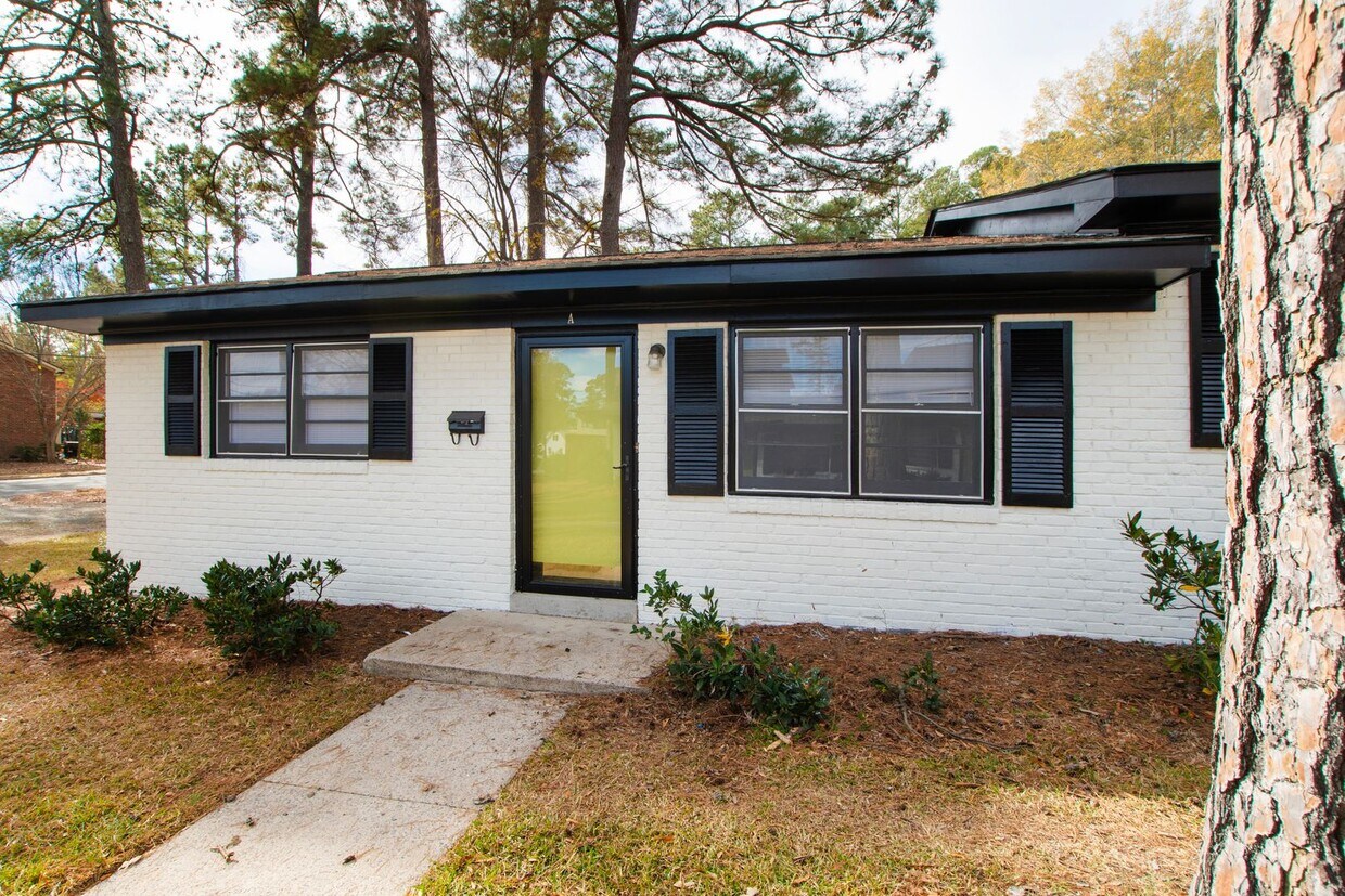 Primary Photo - Updated 2 Bedroom Apartment in Carrboro