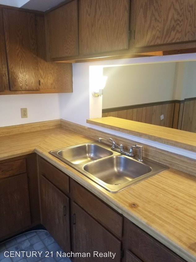 Primary Photo - 2 br, 2.5 bath House - 5741 Weblin Drive