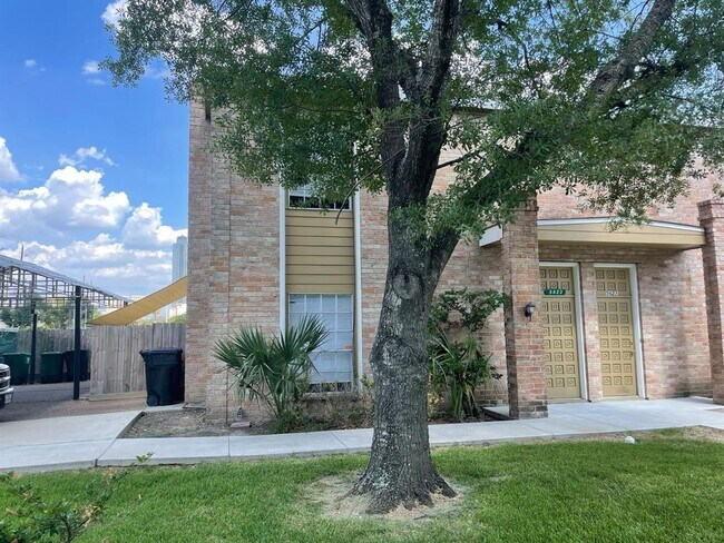 Building Photo - 5623 Val Verde St