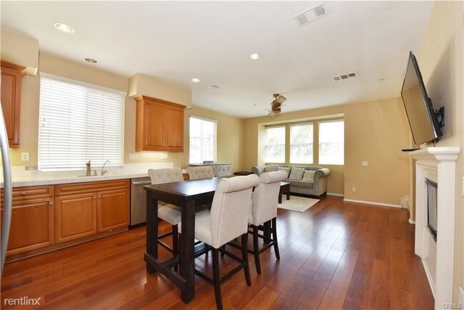 Building Photo - 3 br, 3.5 bath Townhome - 274 Tustin Field Dr