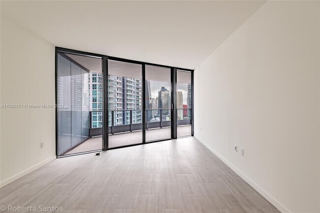 Foto del edificio - 1000 Brickell Bay Dr