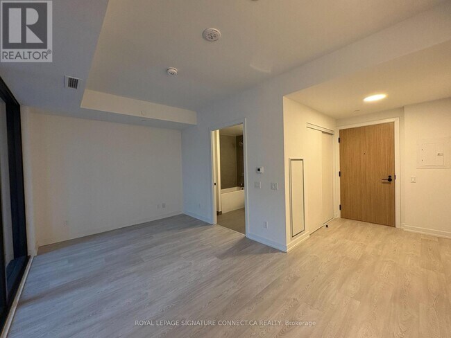 Building Photo - 35 Parliament St