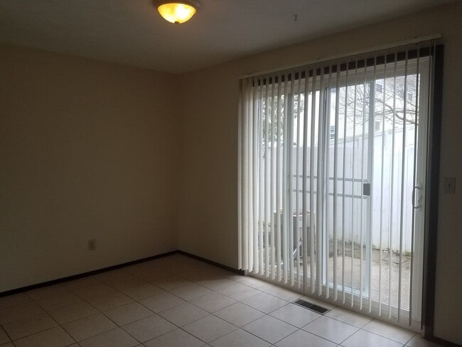 Foto del edificio - 4130-4136 Canterbury Dr