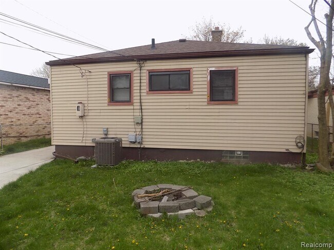 Building Photo - 24893 Lambrecht Ave