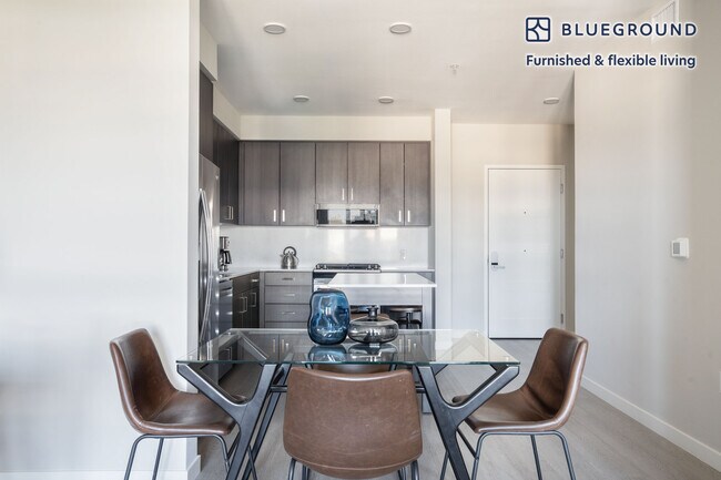 Foto del edificio - 3560 Rambla Pl