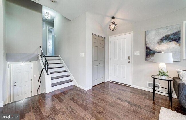 Foto del edificio - 4207 Woodland Dr