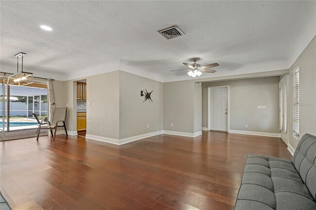 Foto del edificio - 3143 Fiesta Dr