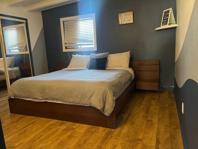 Foto del edificio - 6393 Center St