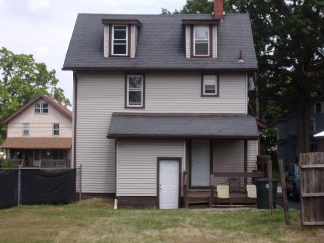 Building Photo - 1216 Edgewood St NE