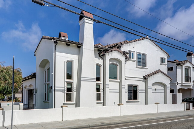 Building Photo - 2200 Nelson Ave