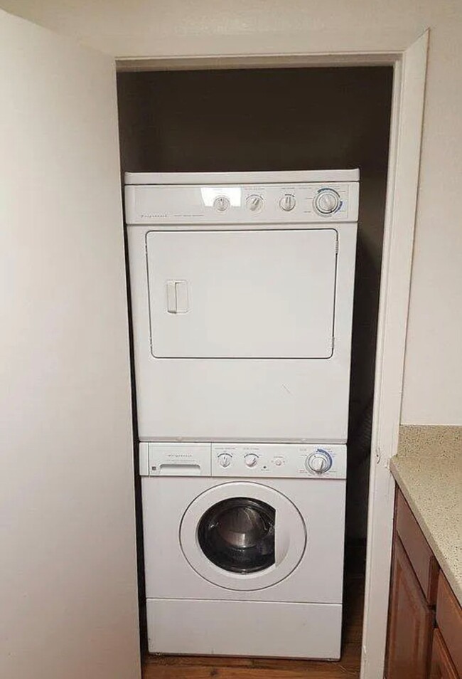 Foto del edificio - Langtry Apartments- 2 Bedroom 2 Bathroom