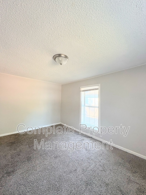 Building Photo - 2129 Powderly Ave SW