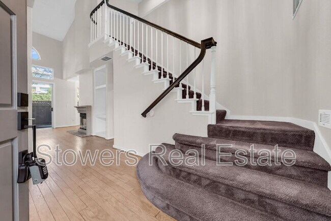 Foto del edificio - 424 Sutton Cir