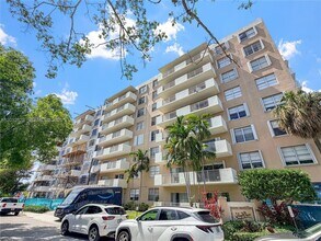 Building Photo - 1455 N Treasure Dr