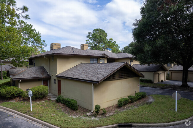 Building Photo - Lake Crest Condominium Association