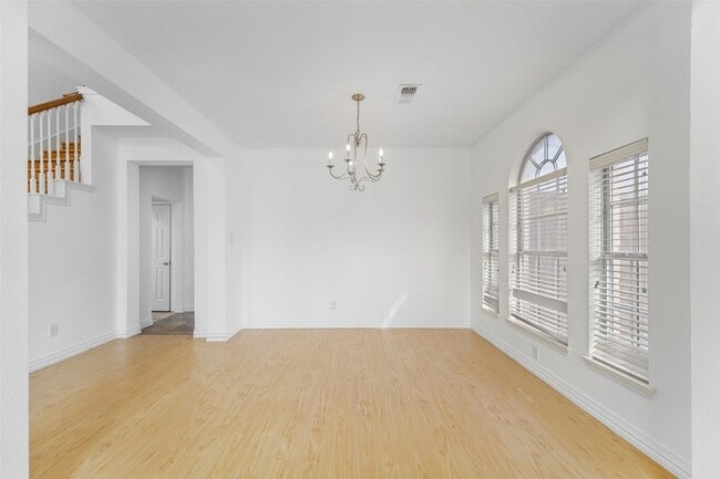 Building Photo - 628 Windsong