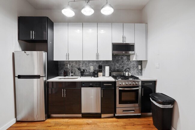 Building Photo - 310 Tompkins Avenue