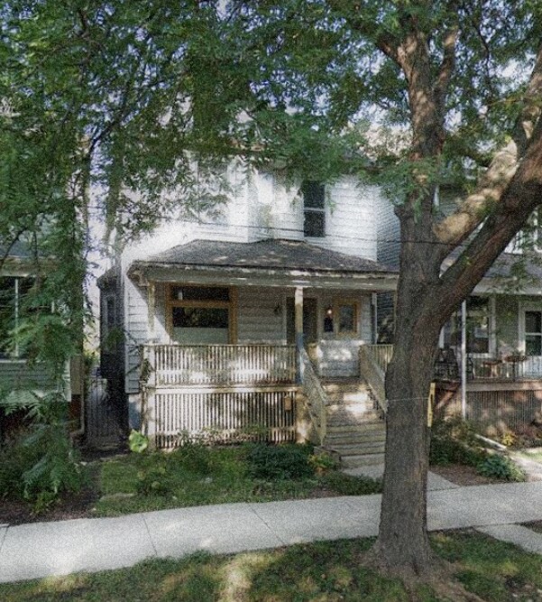 Casa en primavera - 2520 N Drake Ave