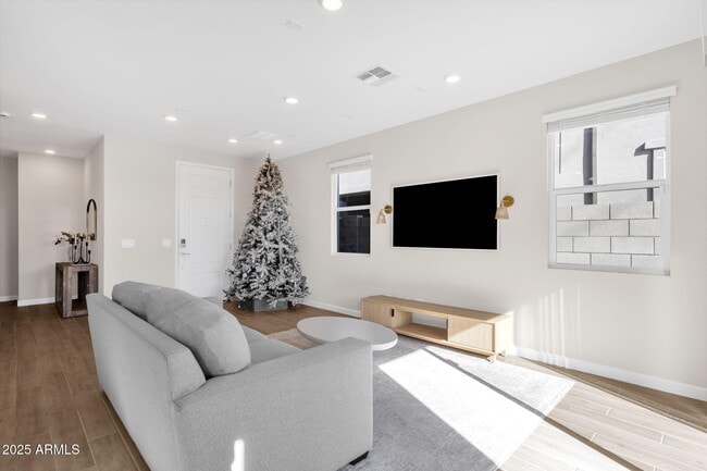 Foto del edificio - 5823 E Rose Garden Ln