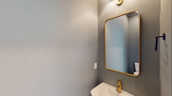 Building Photo - 226 McCowat St