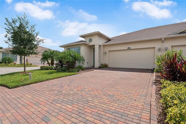Building Photo - 1856 Red Oak Terrace