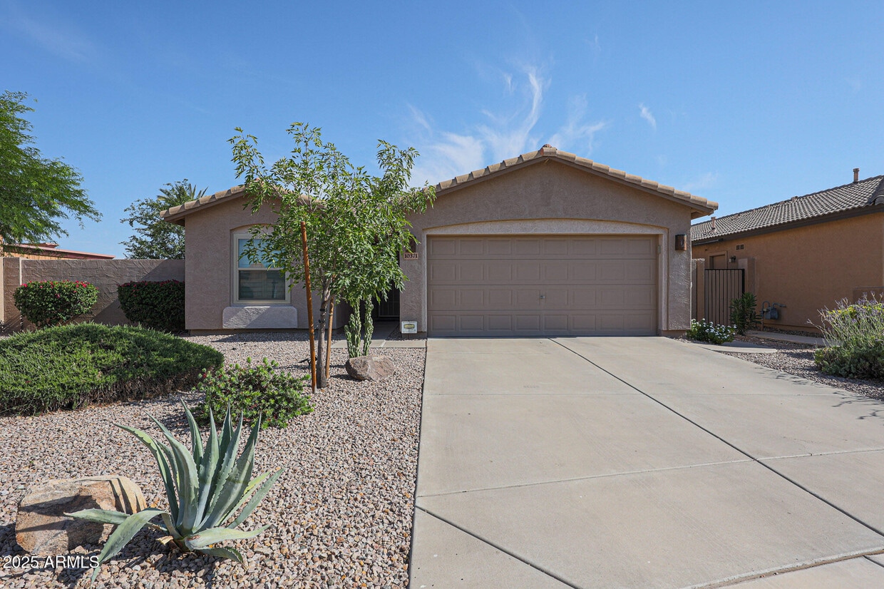 Primary Photo - 10371 W Pontiac Dr
