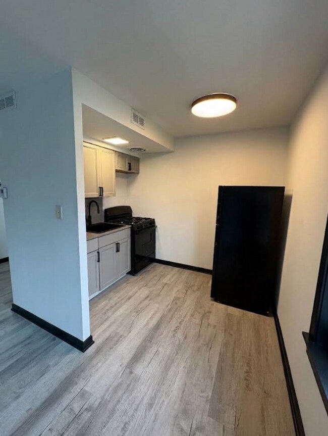 Foto del edificio - 246-246 Parkview Blvd