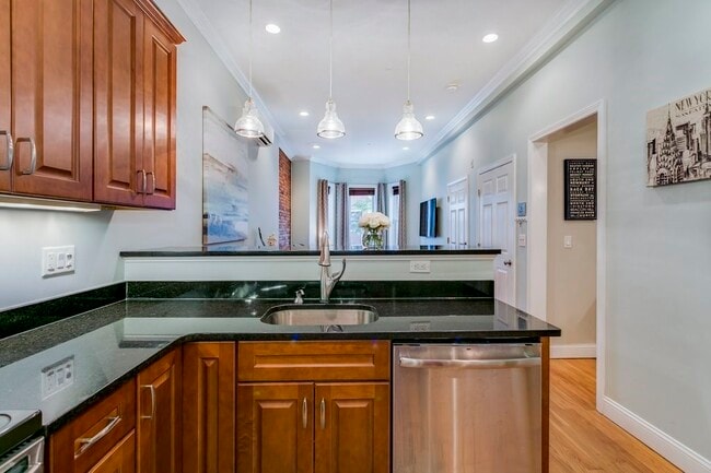 Foto del edificio - 695 E 8th St