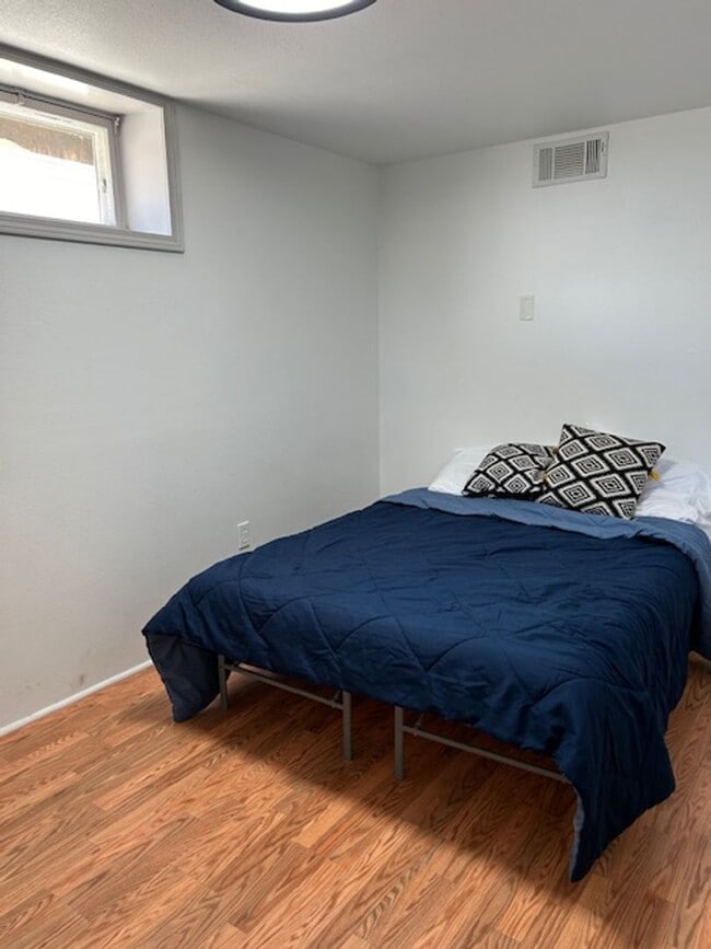 Building Photo - Fully Furnished 4 Bed, 2 Bath Home | West ...