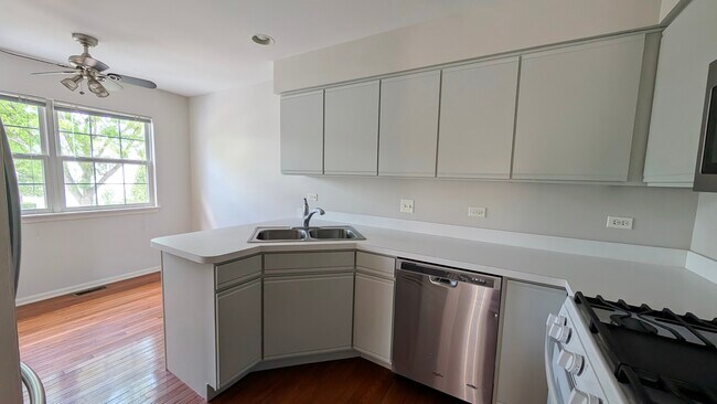 Foto del edificio - 2473 Frost Dr