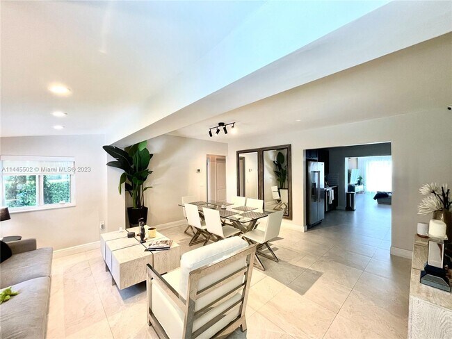 Building Photo - 1060 Plover Ave
