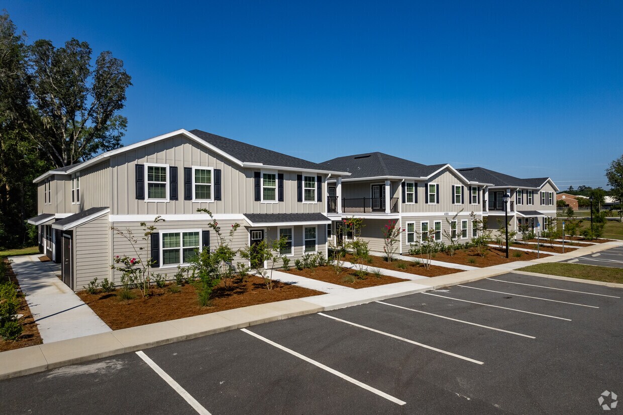 Saddlewood Villas at 3821 SW 43rd Court - Saddlewood