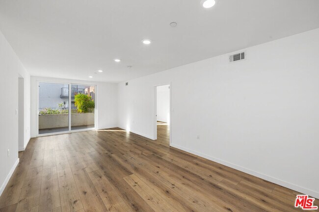 Foto del edificio - 5229 Willowcrest Ave