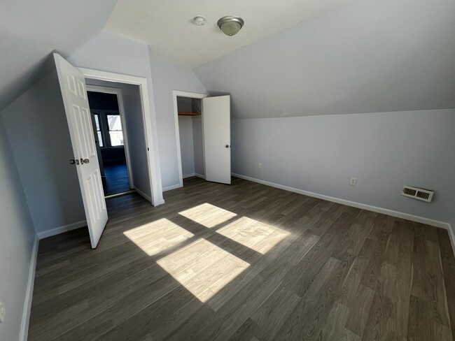 Foto del edificio - 13 Garwood Pl