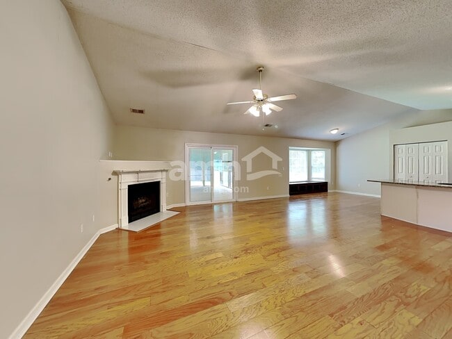 Building Photo - 708 Timberwood Ridge