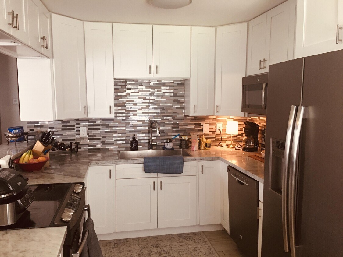 Building Photo - 4195 NE Carroll Ct