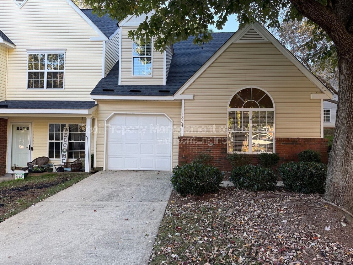Foto principal - 5065 Bartholomew's Ln