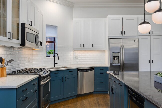 Building Photo - 3153 S Prairie Ave
