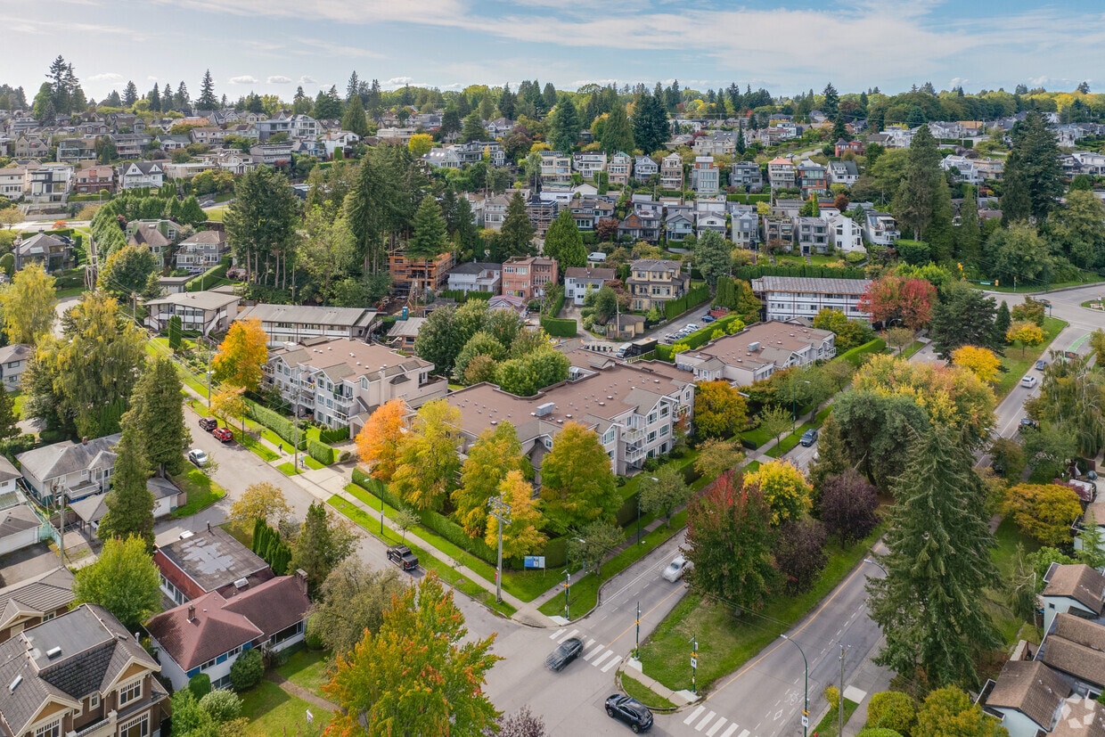 Aerial Photo - Parkdale Manor