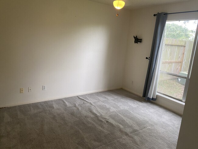 Foto del edificio - 5 Bendwood Dr