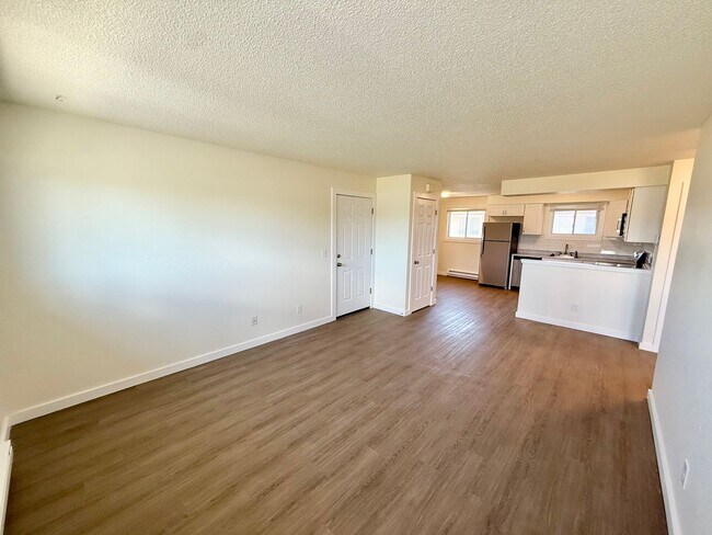 Foto del edificio - 4950-4956 Basswood Drive