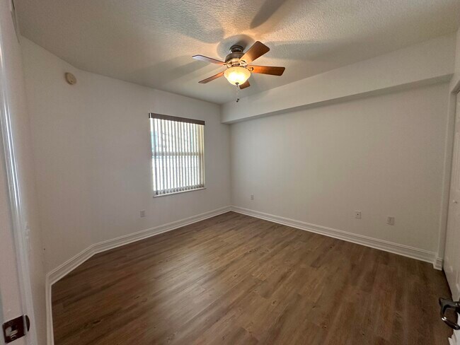 Building Photo - 480 Sail Ln