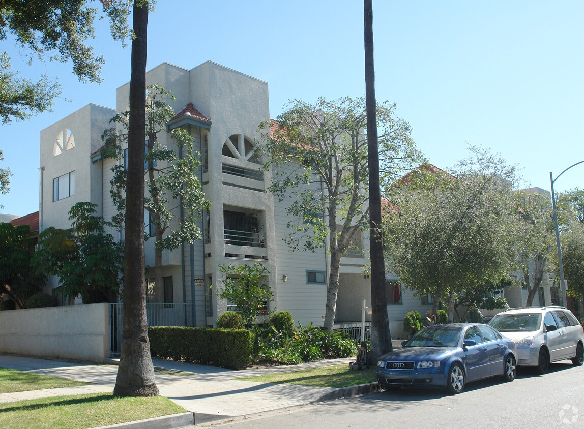 Building Photo - 1930 Vassar Ave