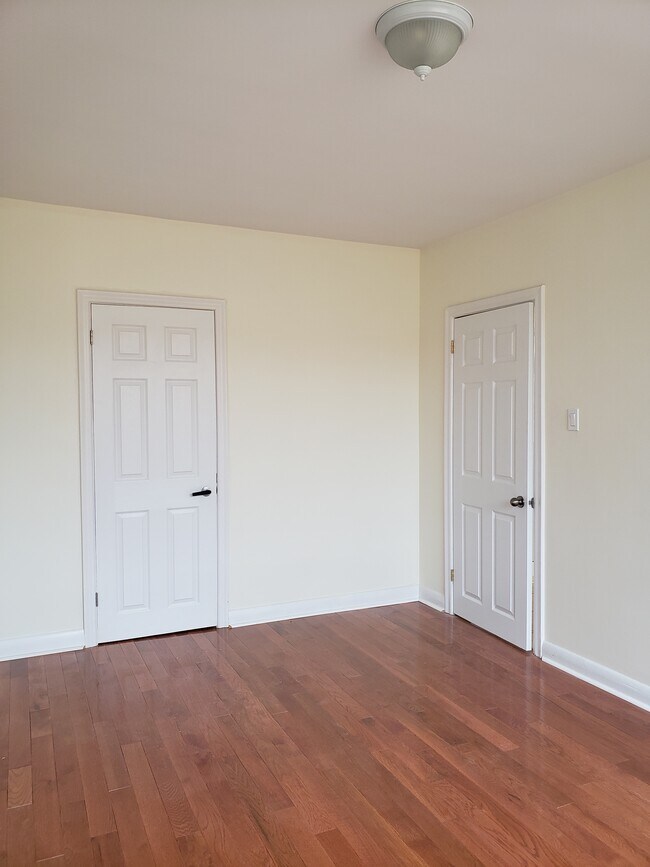 Photo du bâtiment - Gorgeous Condo Style Unit