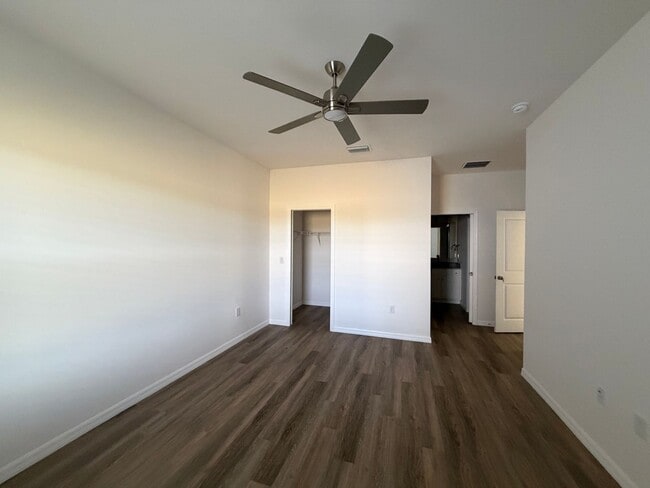 Building Photo - 16075 Badalona Dr